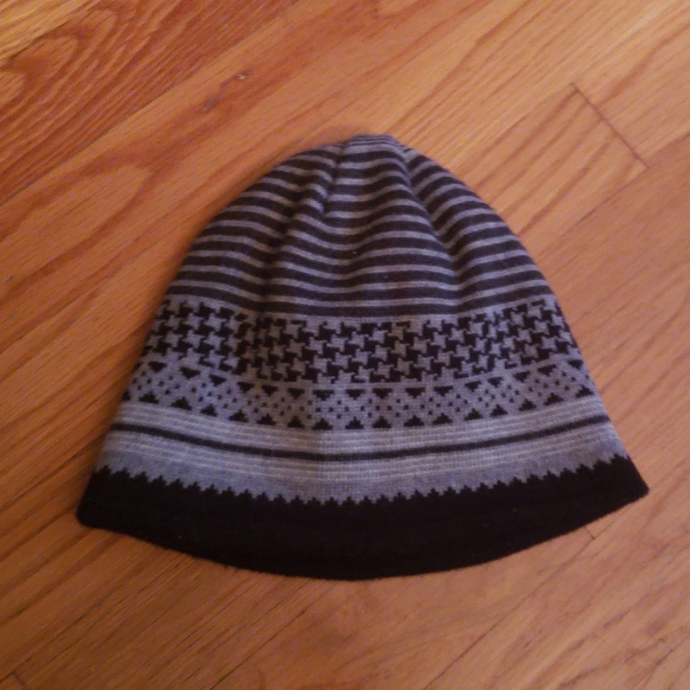 REVERSIBLE BEANIE